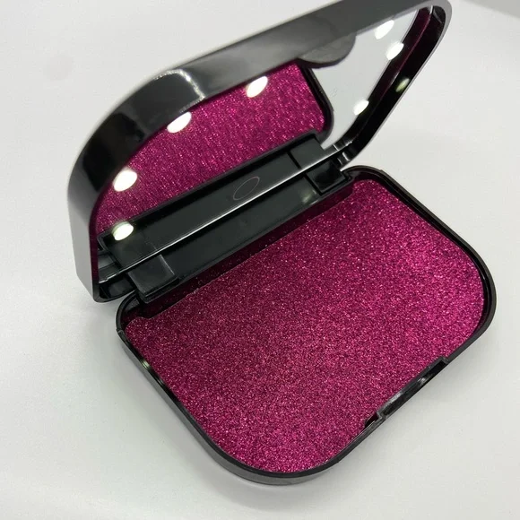 Mirror 🪞 - Picture 5 of 5